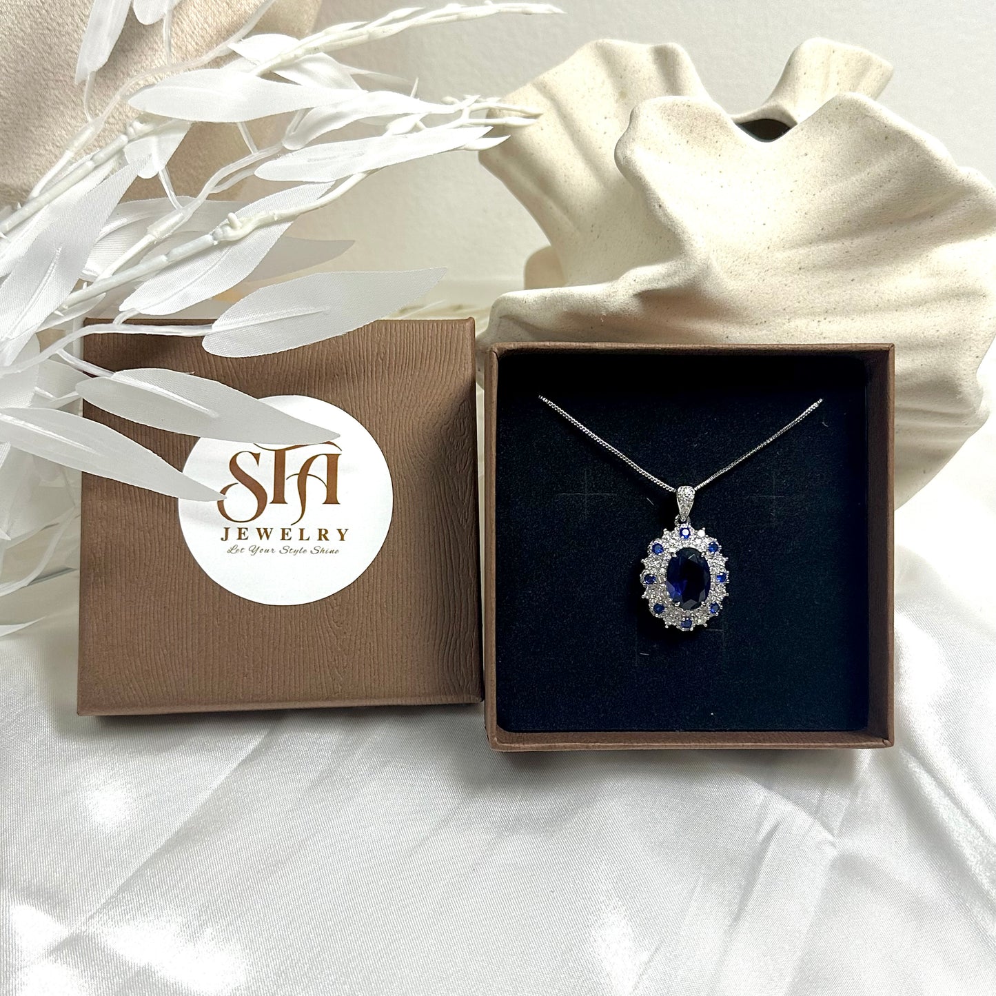 ENORA PENDANT - NECKLACE