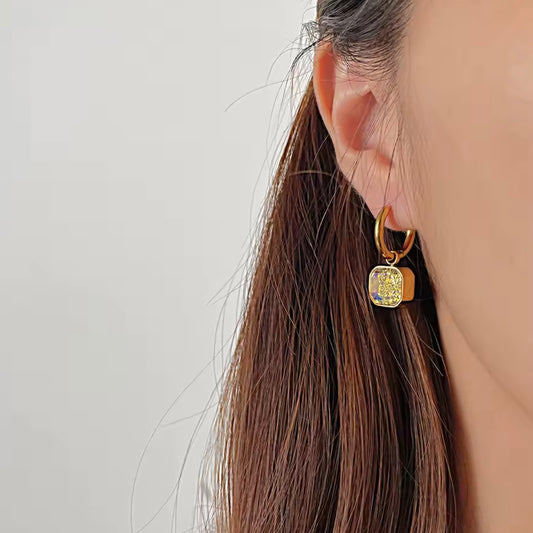 VERA HUGGIE - HOOP EARRINGS